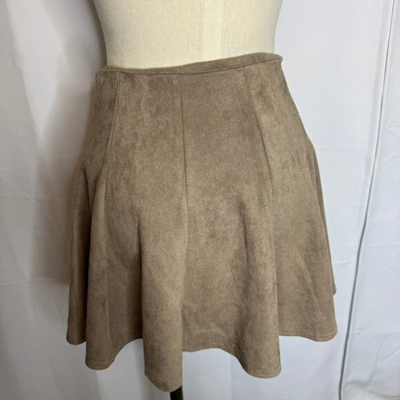 She + Sky Faux Suede Skater Mini Skirt Taupe Brown Size M Pockets Soft Chic Boho - Picture 4 of 9